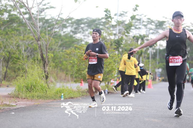 Race photo from Arutmin Borneo Run 2024