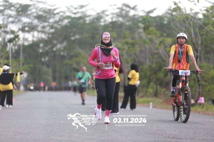 Race photo from Arutmin Borneo Run 2024