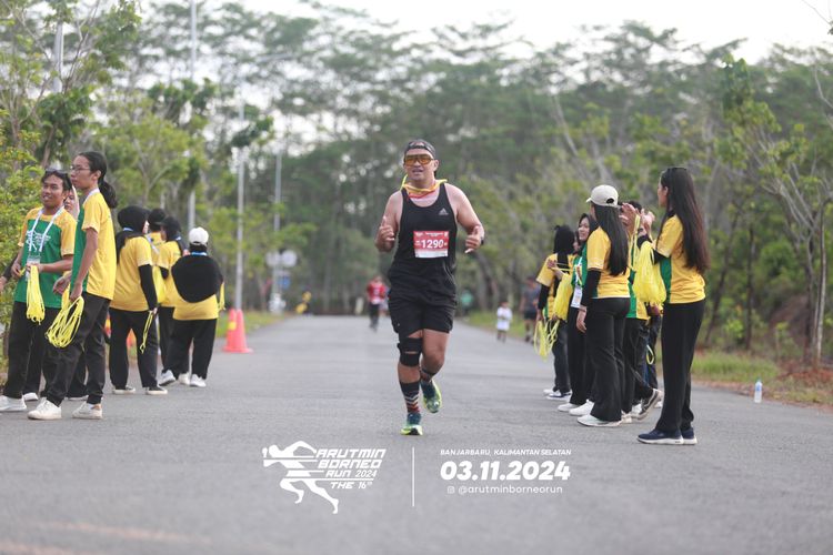 Race photo from Arutmin Borneo Run 2024