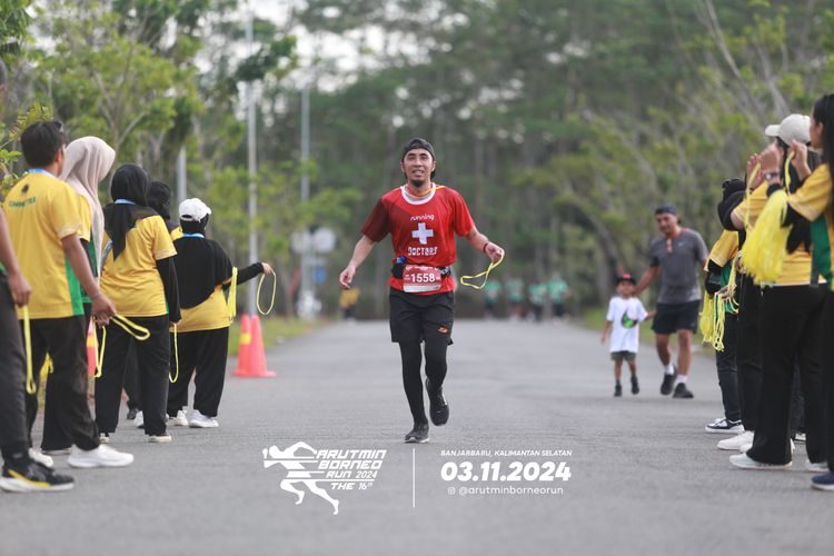 Race photo from Arutmin Borneo Run 2024
