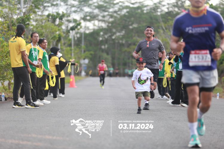 Race photo from Arutmin Borneo Run 2024