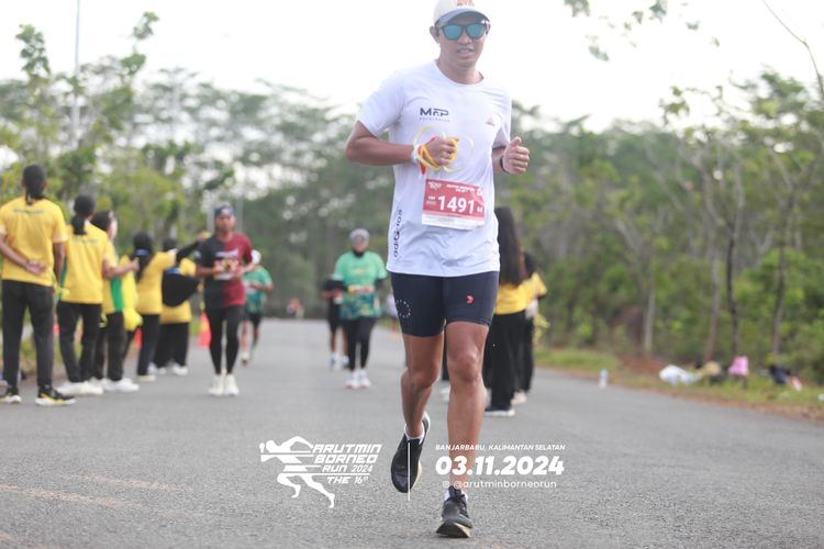 Race photo from Arutmin Borneo Run 2024