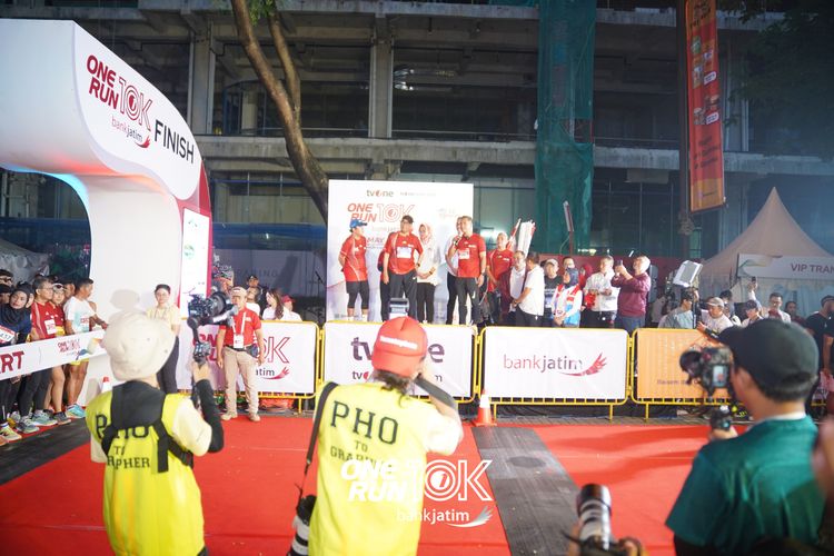 Race photo from ONE RUN 10 K