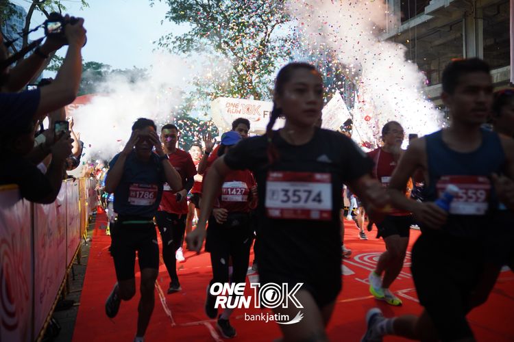 Race photo from ONE RUN 10 K