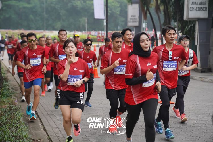 Race photo from ONE RUN 10 K