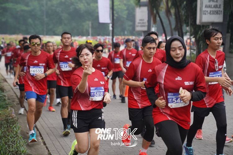 Race photo from ONE RUN 10 K