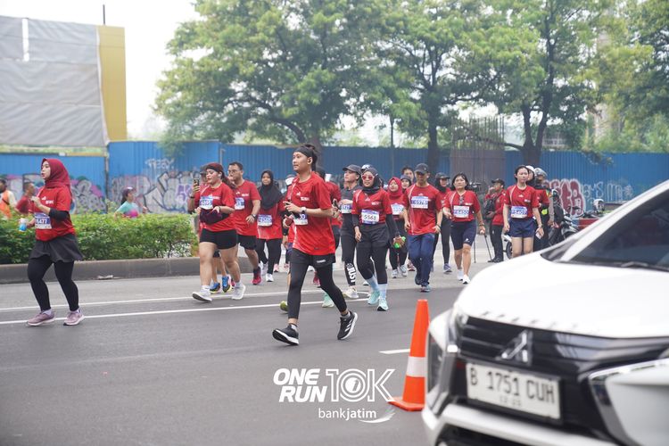 Race photo from ONE RUN 10 K