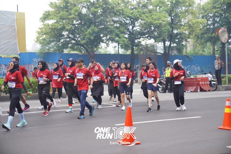 Race photo from ONE RUN 10 K
