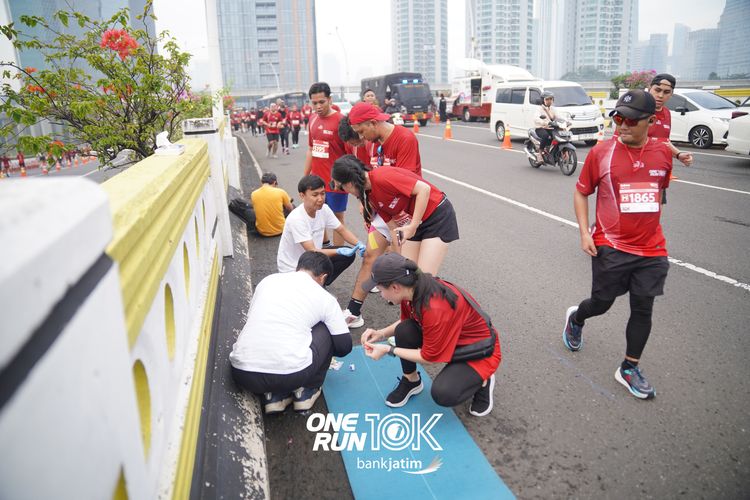 Race photo from ONE RUN 10 K