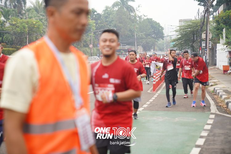 Race photo from ONE RUN 10 K