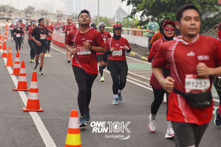 Race photo from ONE RUN 10 K