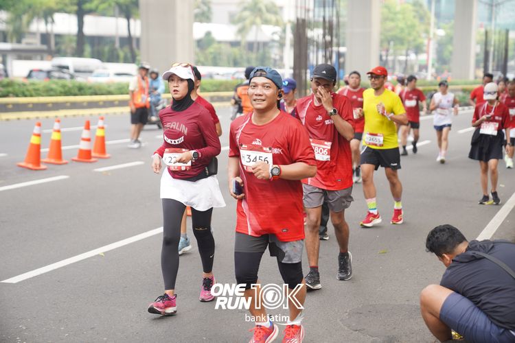 Race photo from ONE RUN 10 K