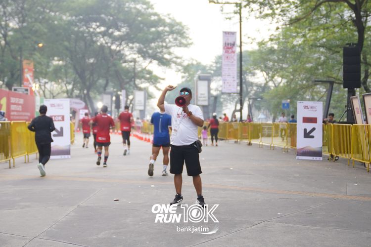 Race photo from ONE RUN 10 K
