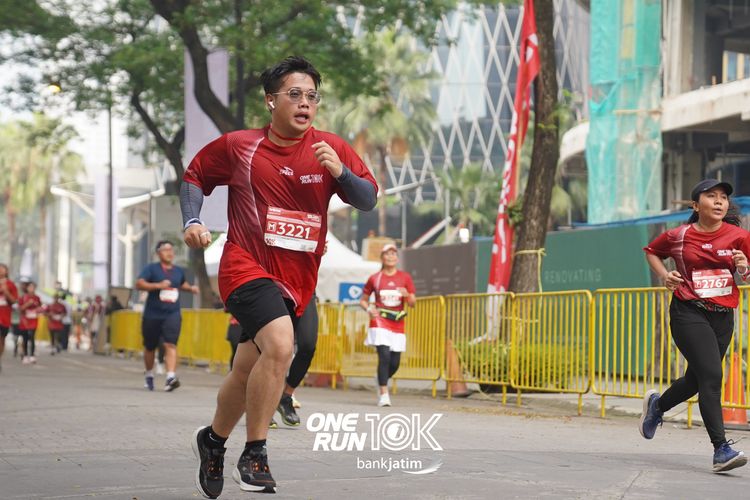 Race photo from ONE RUN 10 K