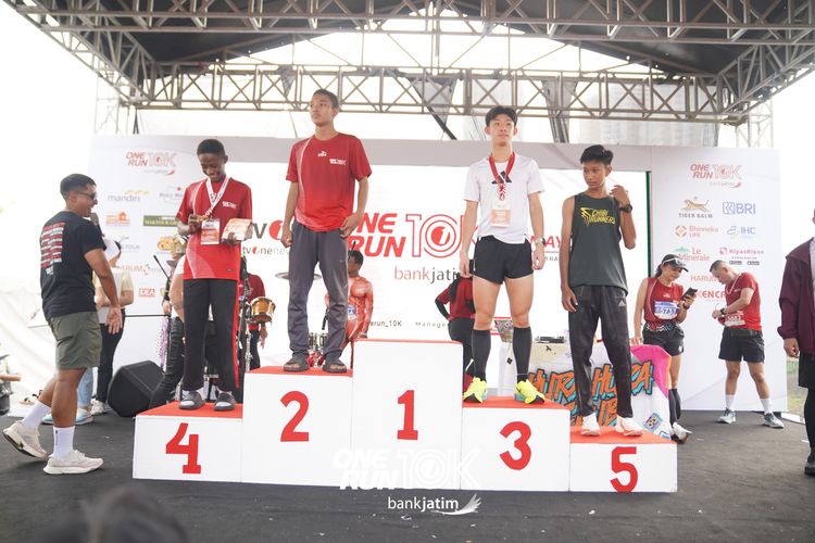 Race photo from ONE RUN 10 K