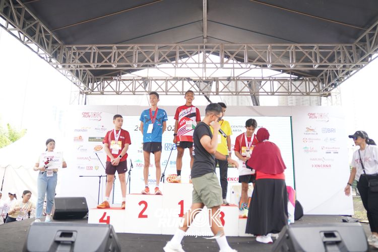Race photo from ONE RUN 10 K