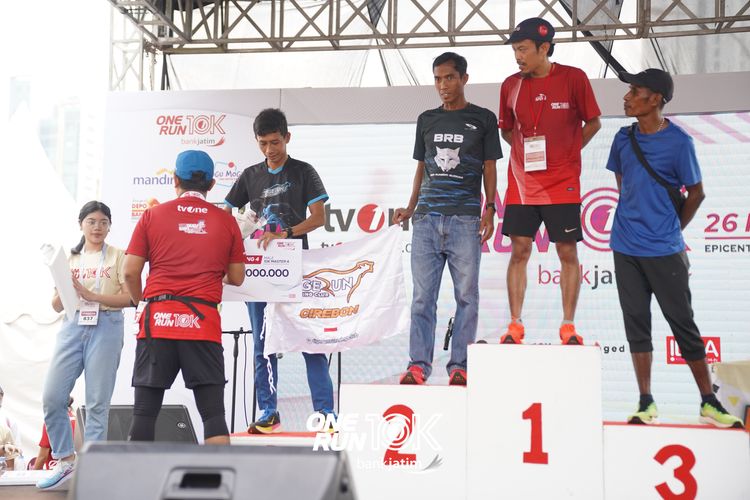 Race photo from ONE RUN 10 K