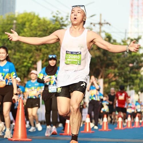 Race photo from SURABAYA ISOPLUS MARATHON 2026