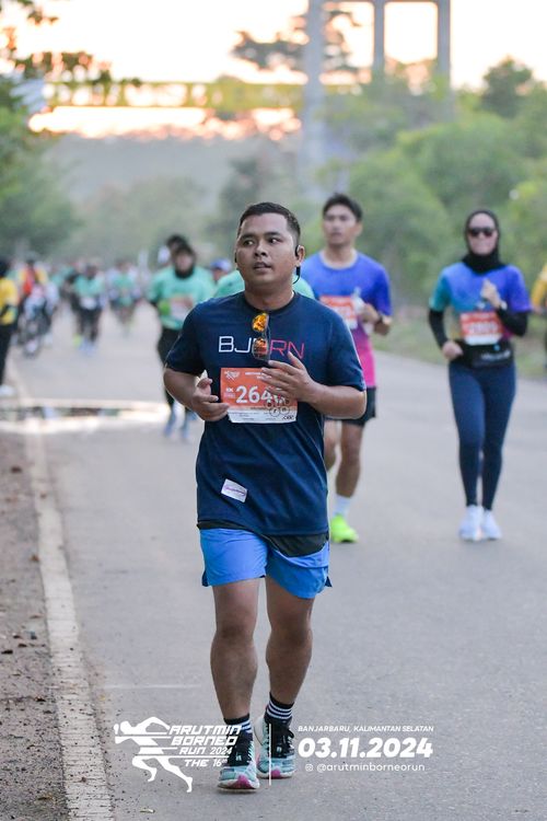 Race photo from Arutmin Borneo Run 2024