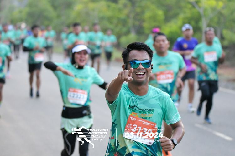 Race photo from Arutmin Borneo Run 2024