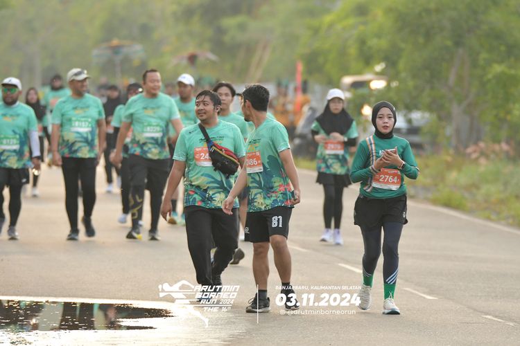 Race photo from Arutmin Borneo Run 2024