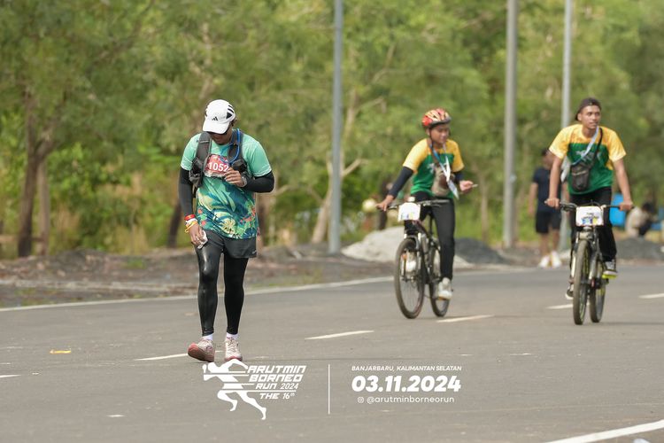 Race photo from Arutmin Borneo Run 2024
