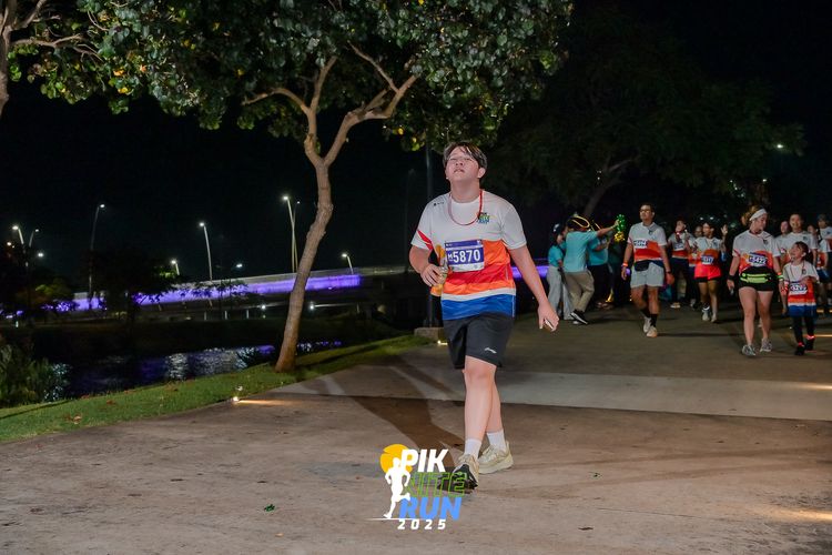 Race photo from PIK NITE RUN 2025