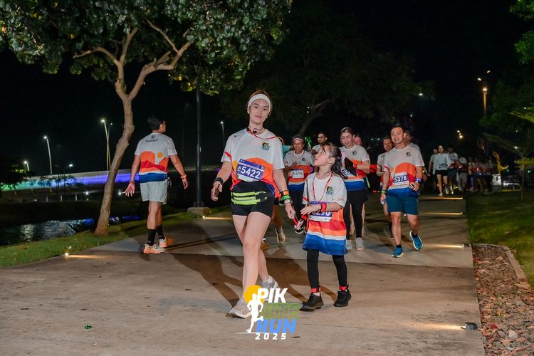Race photo from PIK NITE RUN 2025