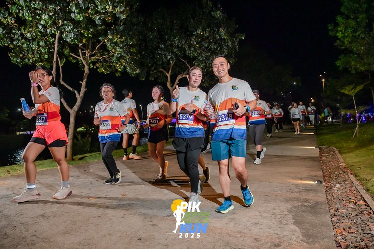 Race photo from PIK NITE RUN 2025