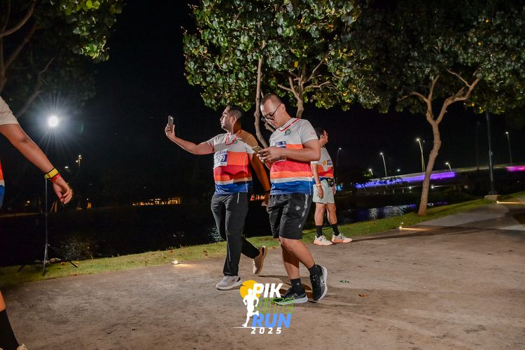 Race photo from PIK NITE RUN 2025