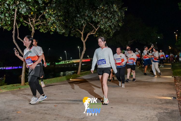 Race photo from PIK NITE RUN 2025