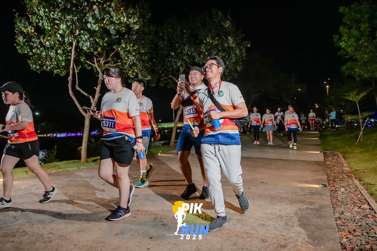 Race photo from PIK NITE RUN 2025