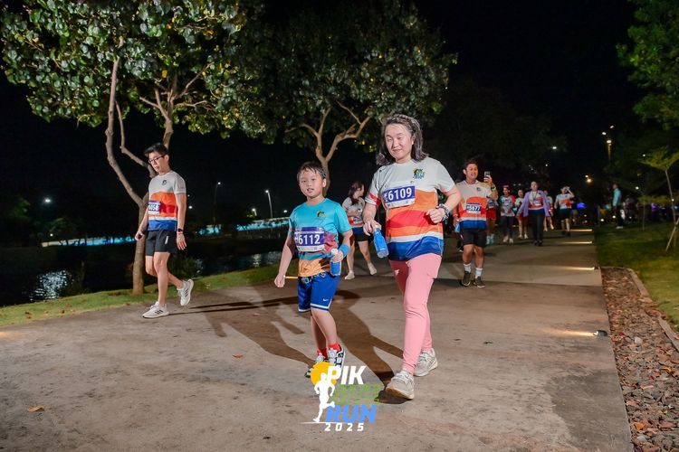 Race photo from PIK NITE RUN 2025