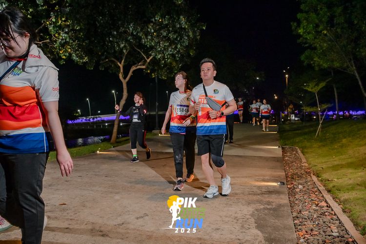 Race photo from PIK NITE RUN 2025