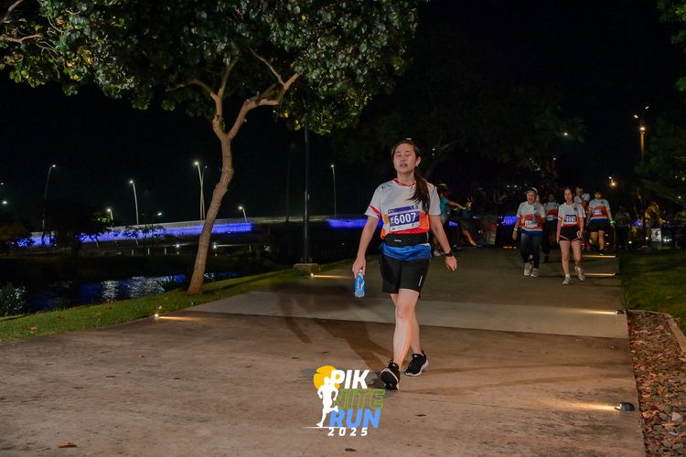 Race photo from PIK NITE RUN 2025