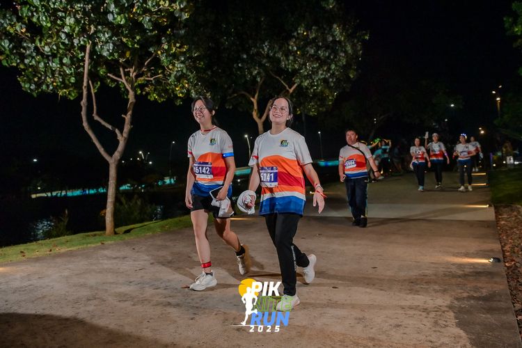 Race photo from PIK NITE RUN 2025