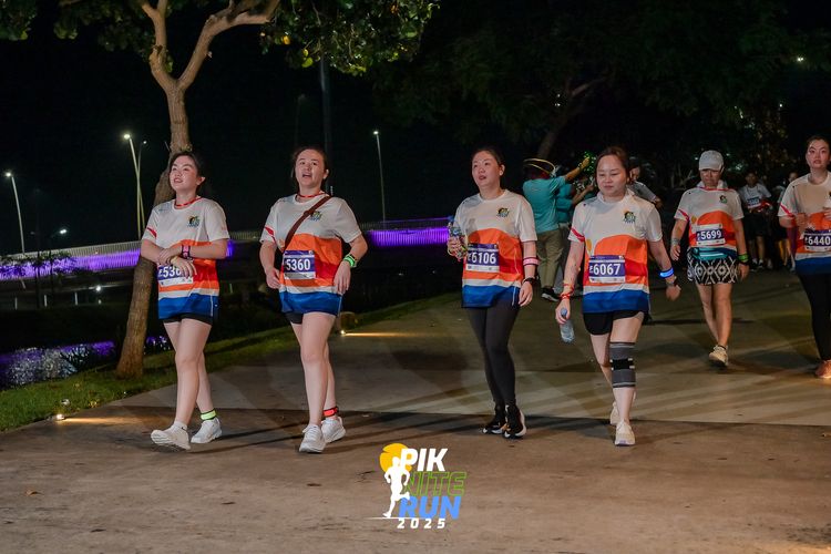 Race photo from PIK NITE RUN 2025