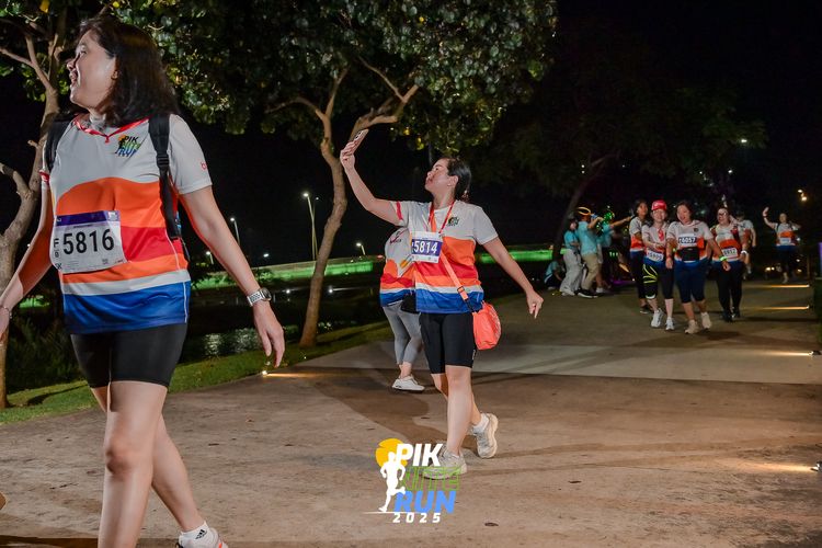 Race photo from PIK NITE RUN 2025
