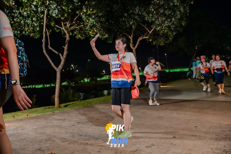 Race photo from PIK NITE RUN 2025