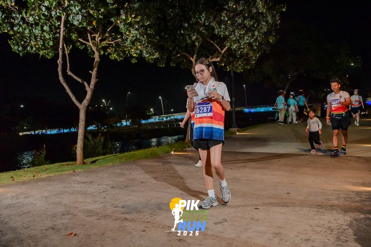 Race photo from PIK NITE RUN 2025