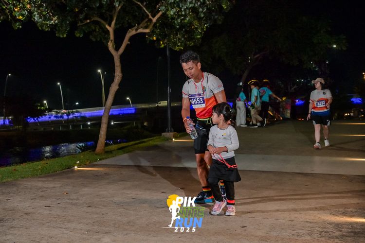 Race photo from PIK NITE RUN 2025