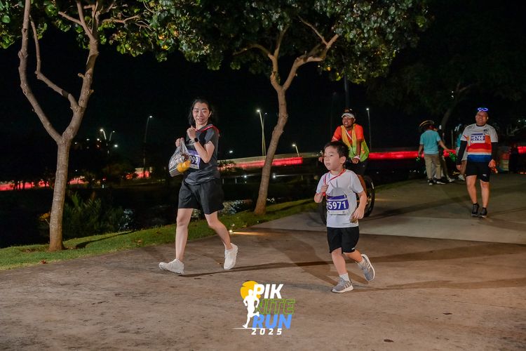 Race photo from PIK NITE RUN 2025