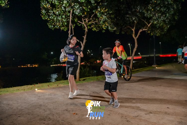 Race photo from PIK NITE RUN 2025