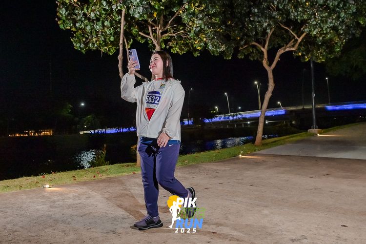 Race photo from PIK NITE RUN 2025