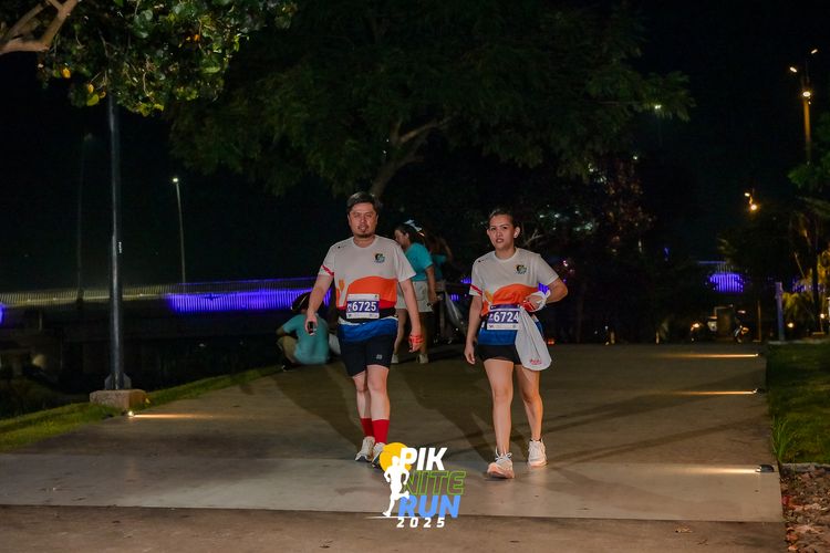 Race photo from PIK NITE RUN 2025