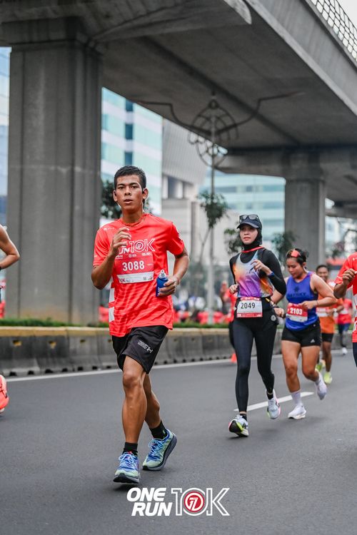Race photo from ONE RUN 10K 2025