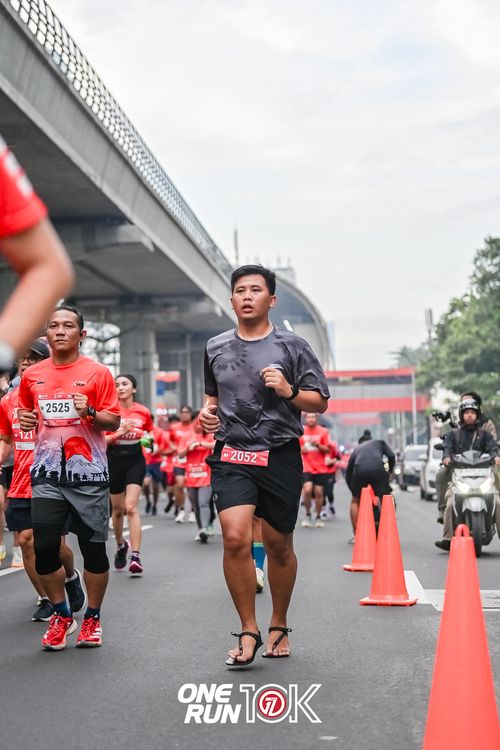 Race photo from ONE RUN 10K 2025