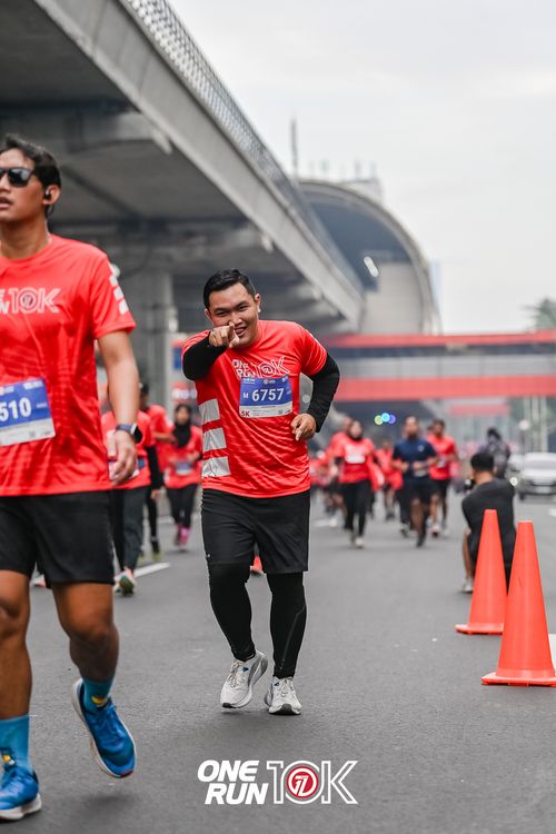 Race photo from ONE RUN 10K 2025