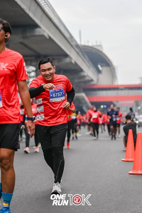 Race photo from ONE RUN 10K 2025