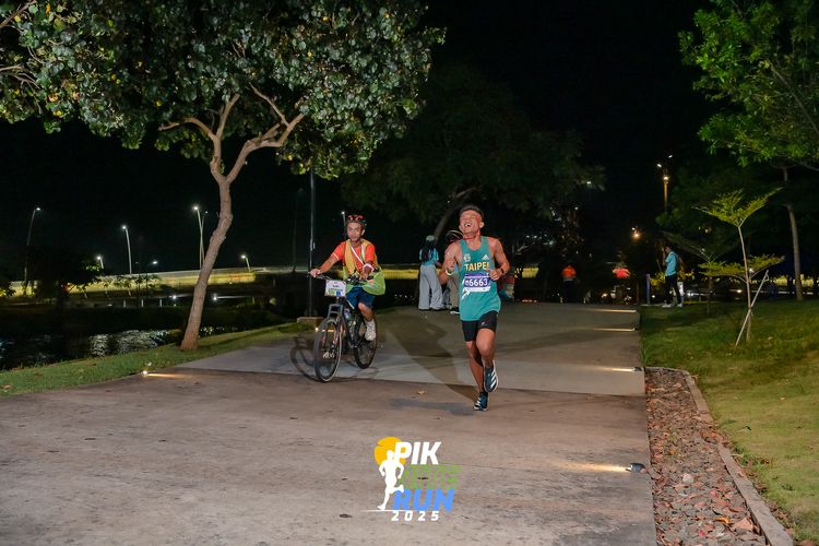 Race photo from PIK NITE RUN 2025